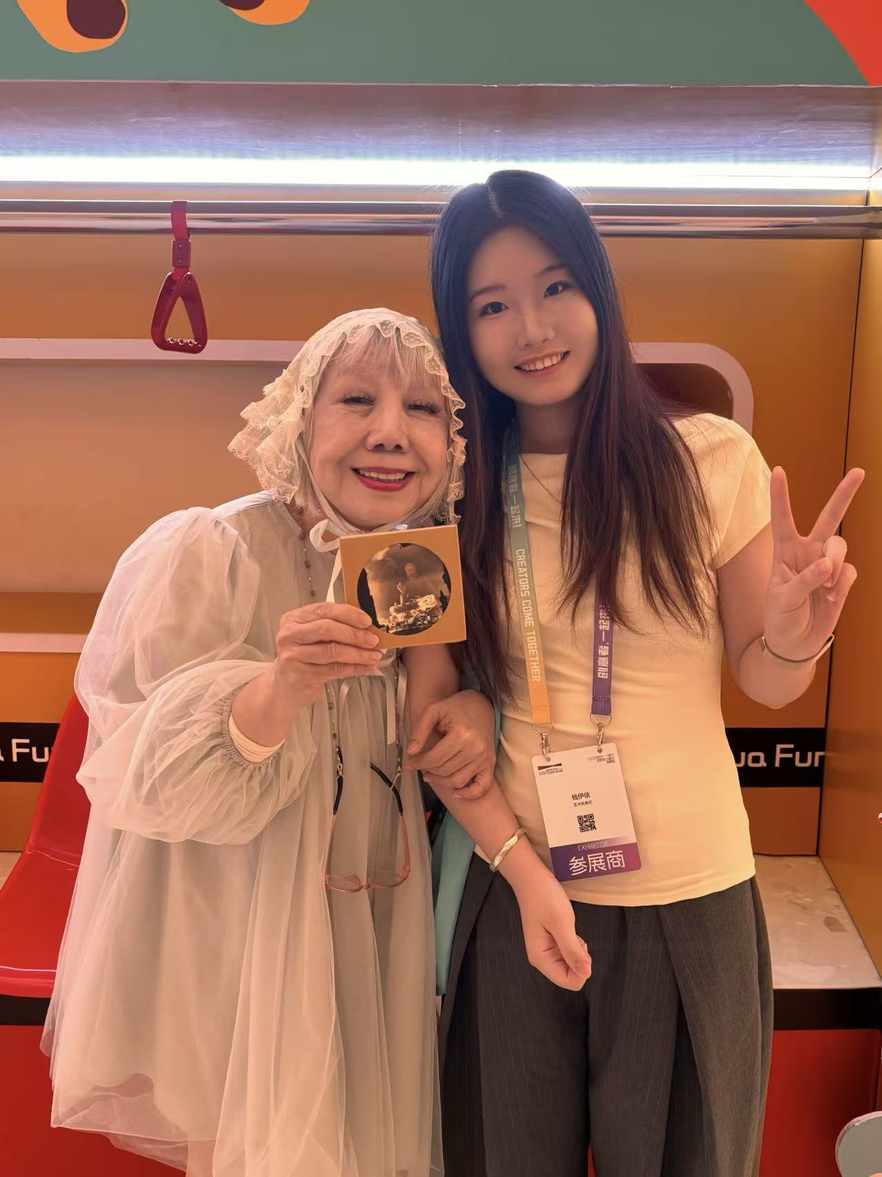 Yiyi Qian with Lu Rongzhi at the Hengqin–Macao International Digital Art Expo